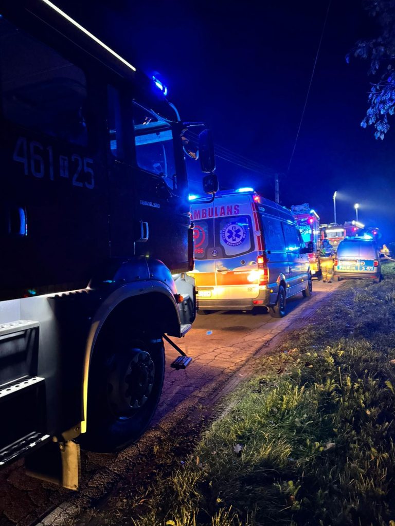 43e6be4c-c6b1-4a31-b065-390738aa648c-768x1024 POŻAR KONTENERA SAMOCHODOWEGO W MIEJSCOWOŚCI DZIEKANOWICE - POWIAT PIŃCZOWSKI