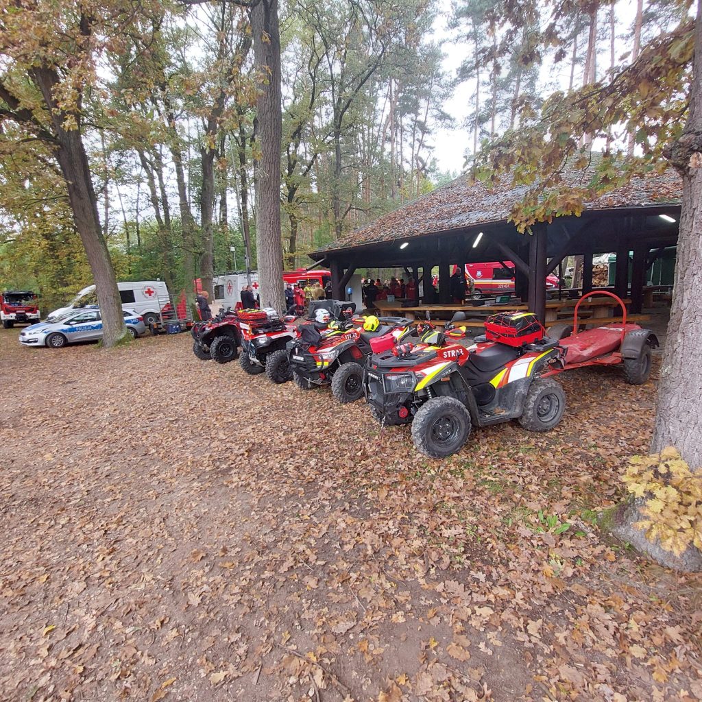 d4323a6f-8243-468d-9f8c-63099f05a30c-1024x1024 ĆWICZENIA Z TAKTYKI DZIAŁAŃ POSZUKIWAWCZYCH W POWIECIE PIŃCZOWSKIM