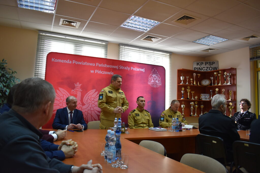e9981d85-440a-4169-9c95-b8bbc62e4c7f-1024x683 Pińczowscy strażacy podsumowali 2025 rok