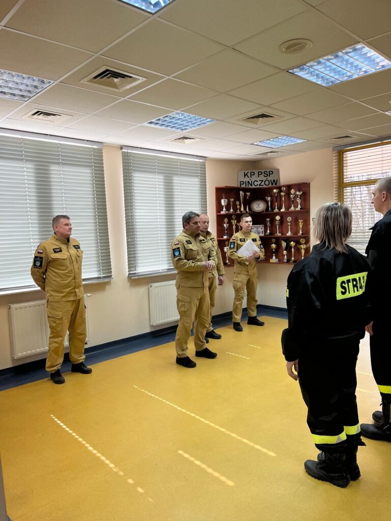 200a1d10-8460-4c54-82ad-5134b302db83-768x1024 Zakończenie szkolenia podstawowego strażaków ratowników OSP