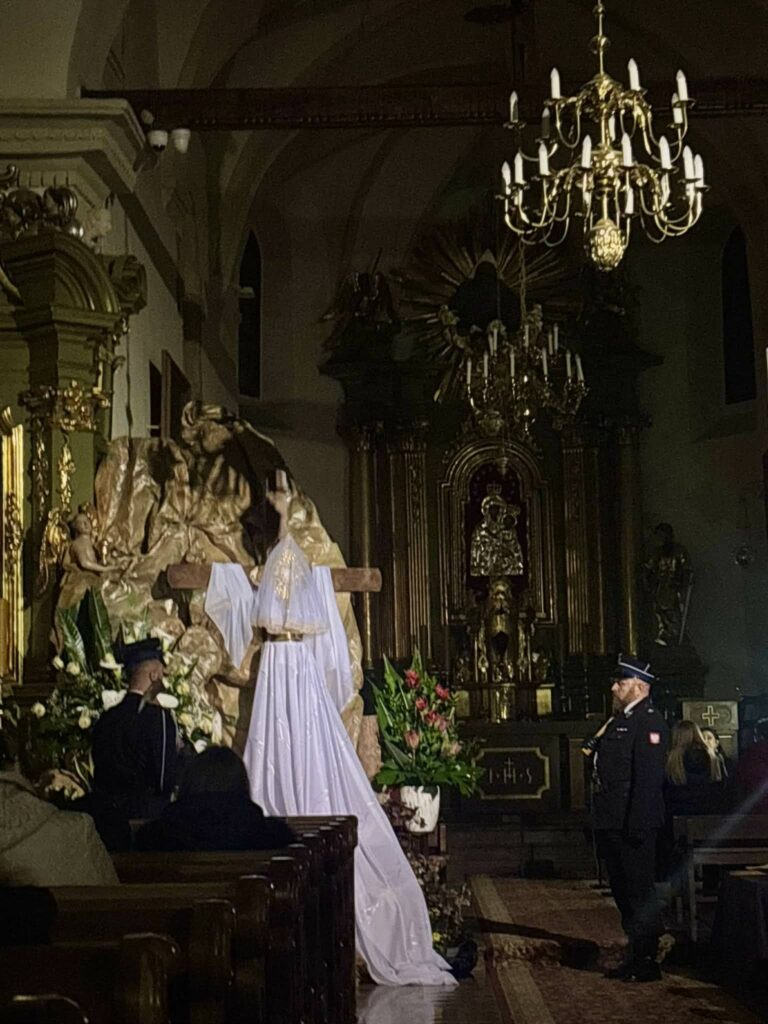 22-768x1024 Honorowa warta przy Grobie Pańskim w kościele w Kijach