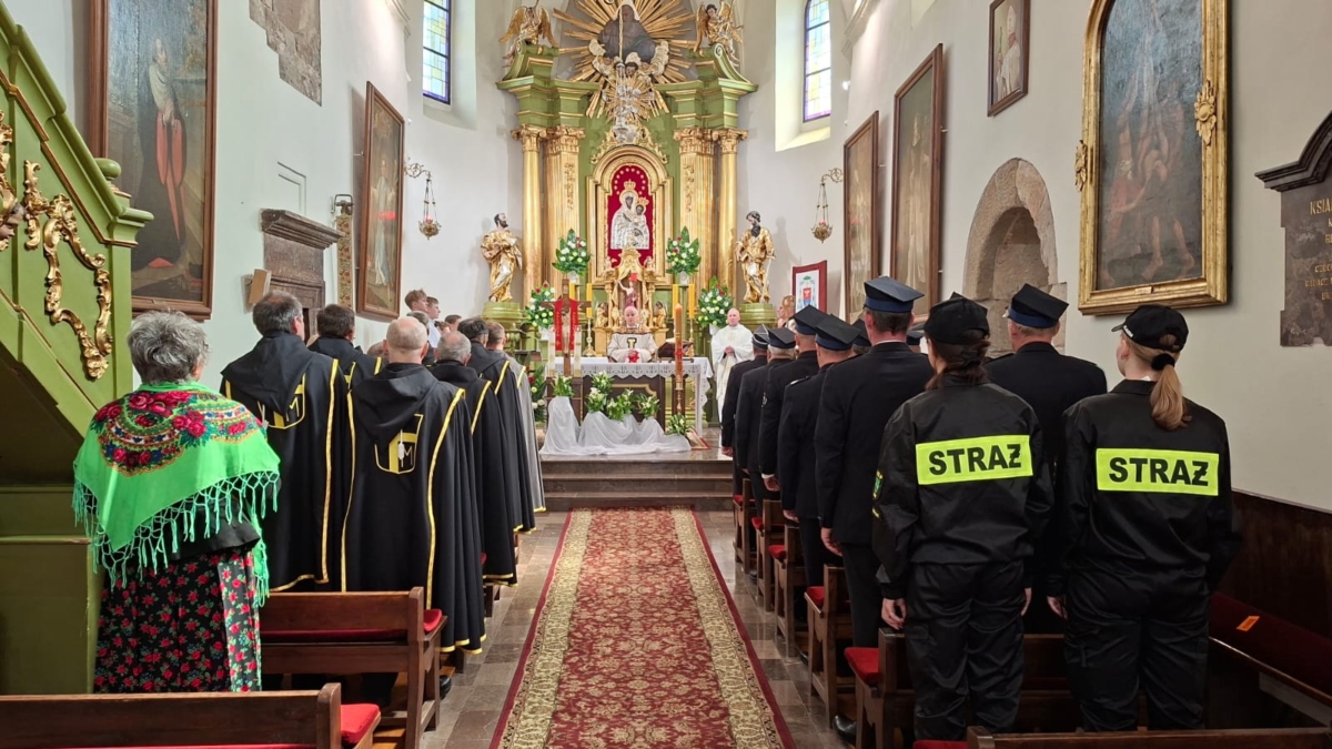 whatsapp-image-2026-04-19-at-14.45.16-2 Wizytacja kanoniczna ks. Bpa Mariana Florczyka z asystą strażaków z gminy Kije