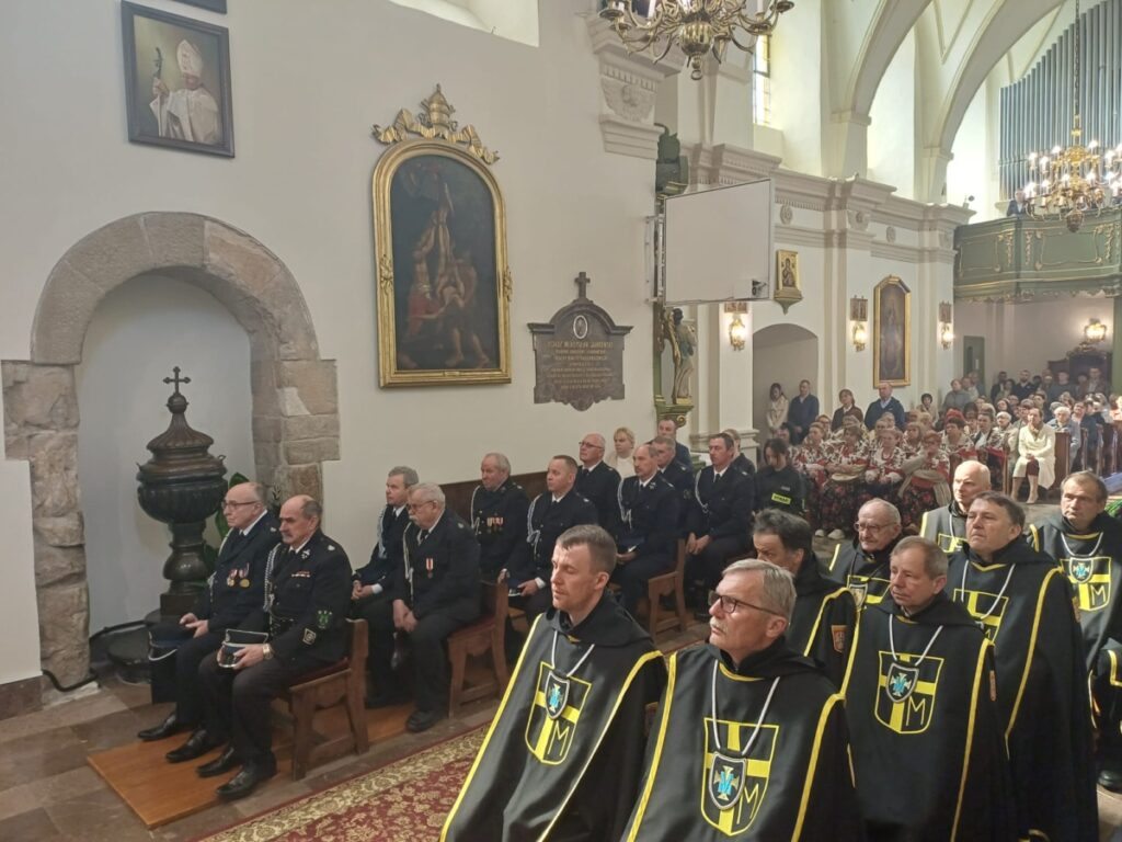 whatsapp-image-2026-04-19-at-15.06.41-13-1024x768 Wizytacja kanoniczna ks. Bpa Mariana Florczyka z asystą strażaków z gminy Kije