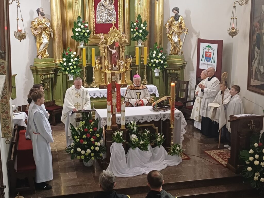 whatsapp-image-2026-04-19-at-15.06.43-9-1024x768 Wizytacja kanoniczna ks. Bpa Mariana Florczyka z asystą strażaków z gminy Kije