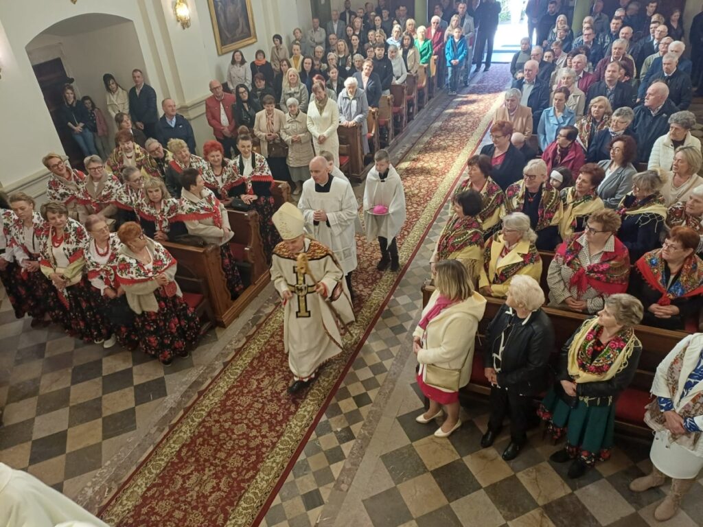 whatsapp-image-2026-04-19-at-15.06.44-13-1024x768 Wizytacja kanoniczna ks. Bpa Mariana Florczyka z asystą strażaków z gminy Kije