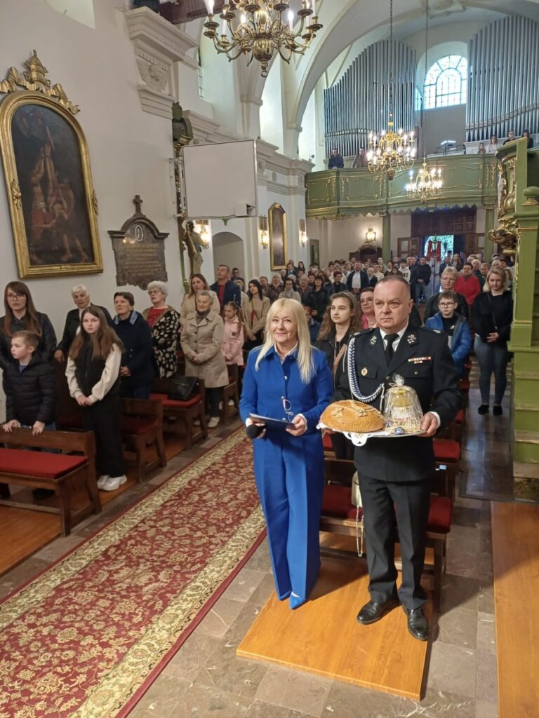 whatsapp-image-2026-04-19-at-15.27.01-10-768x1024 Wizytacja kanoniczna ks. Bpa Mariana Florczyka z asystą strażaków z gminy Kije